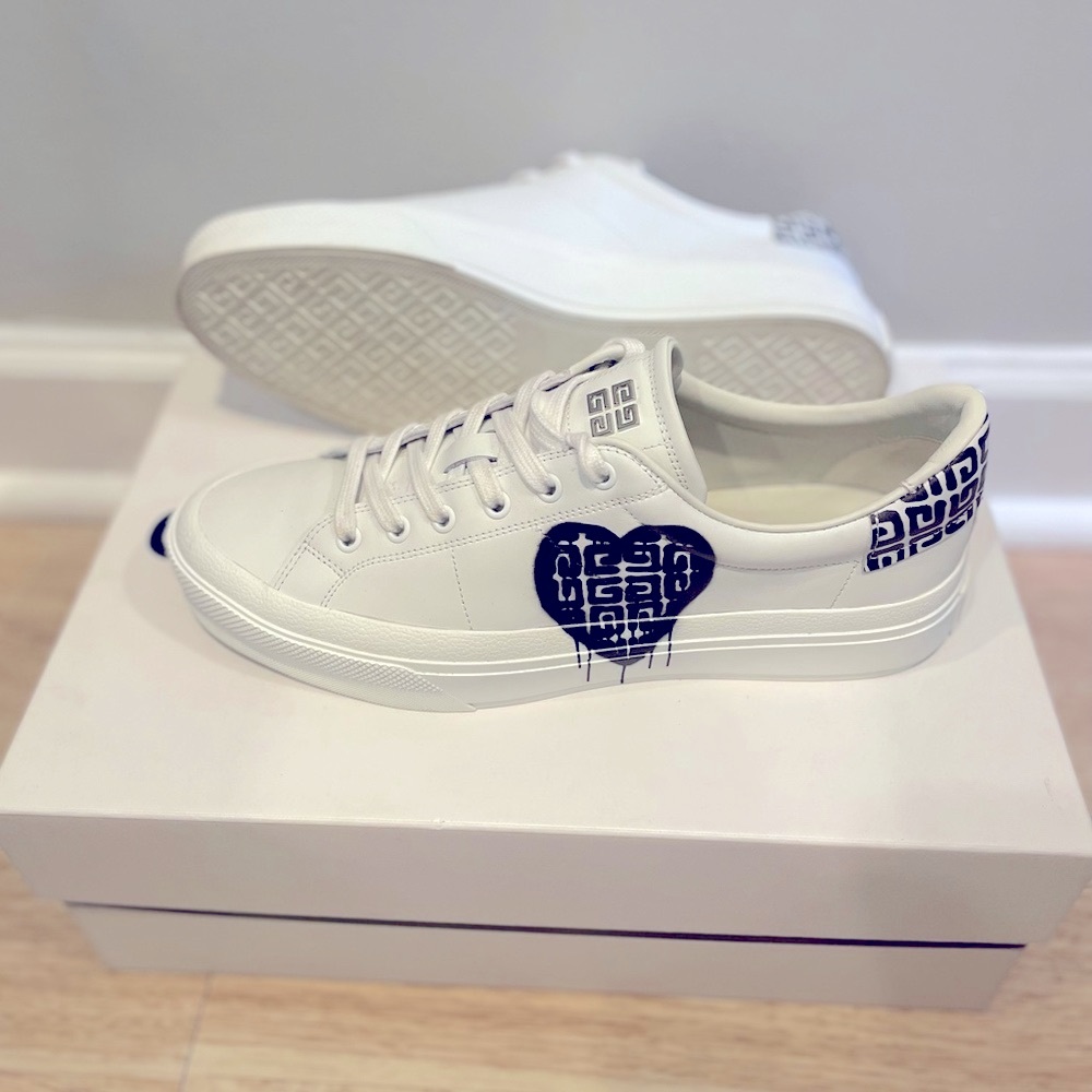 Givenchy Unizex designer sneakers, Women’s 11US/ Men’s 9US